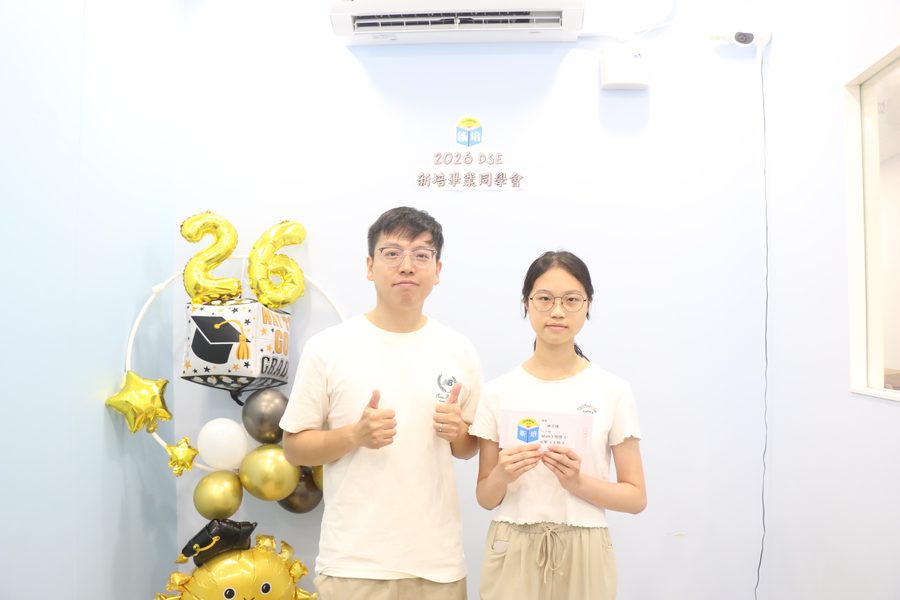 鄧顯學生與導師放榜合照